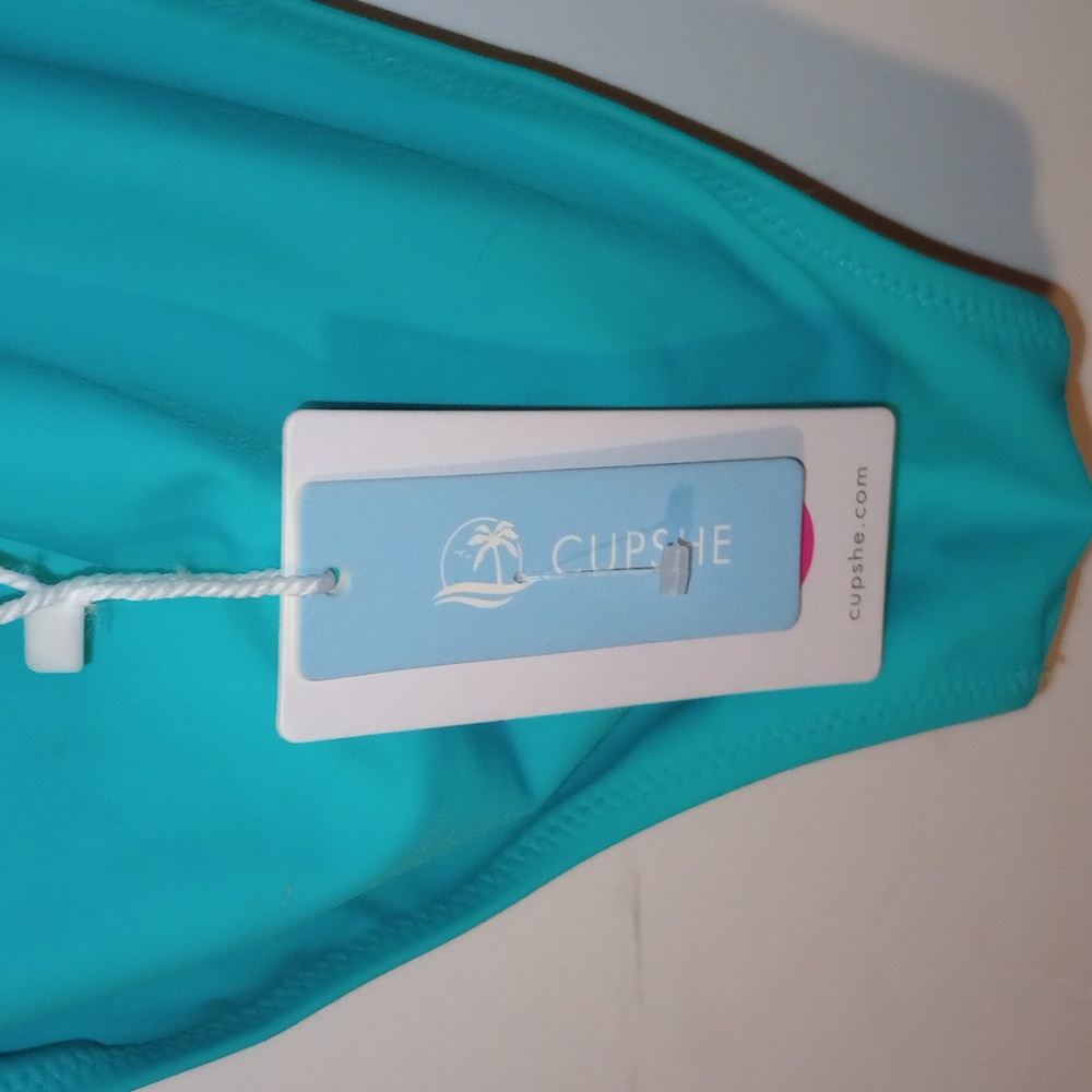 Cupshe - Picture 3 of 4